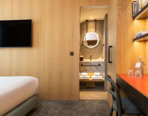 Day use room with private bathroom at Arts Hotel Porto.