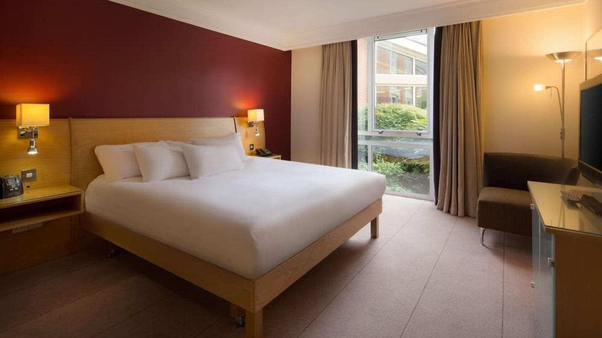 King room with natural light at Hilton Leicester.