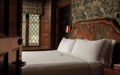 The Stoneleigh, Autograph Collection