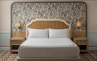 The Stoneleigh, Autograph Collection