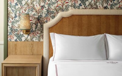The Stoneleigh, Autograph Collection
