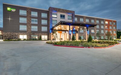 Holiday Inn Express & Suites Dallas North - Addison by IHG