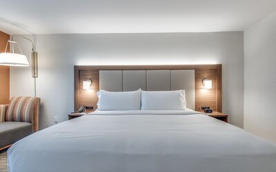 Holiday Inn Express & Suites Dallas North - Addison by IHG