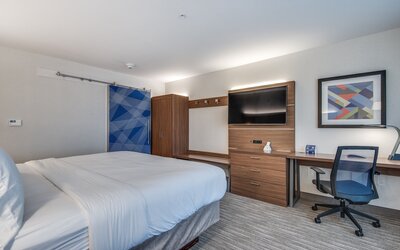 Holiday Inn Express & Suites Dallas North - Addison by IHG