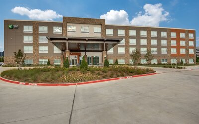 Holiday Inn Express & Suites Dallas North - Addison by IHG