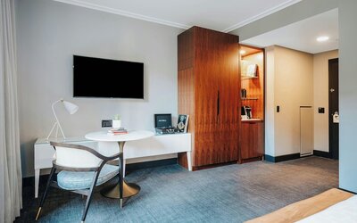 Renaissance Saint Elm Dallas Downtown Hotel