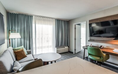 Staybridge Suites Dallas Market Ctr Love Field by IHG
