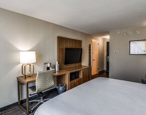 Holiday Inn Dallas Market Ctr Love Field by IHG