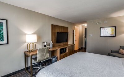 Holiday Inn Dallas Market Ctr Love Field by IHG