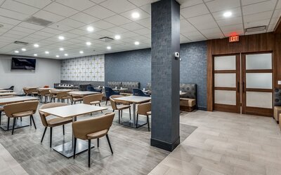 Holiday Inn Dallas Market Ctr Love Field by IHG