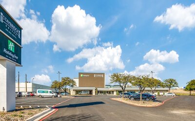 Holiday Inn Dallas Market Ctr Love Field by IHG