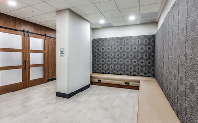 Holiday Inn Dallas Market Ctr Love Field by IHG