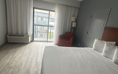 Super 8 by Wyndham Dallas Love Field Airport