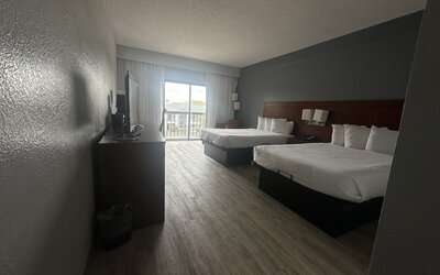 Super 8 by Wyndham Dallas Love Field Airport