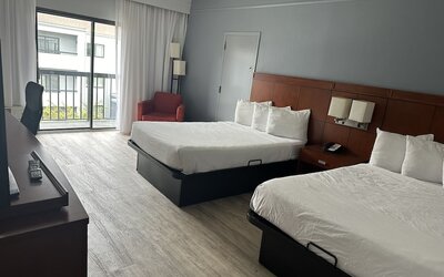 Super 8 by Wyndham Dallas Love Field Airport