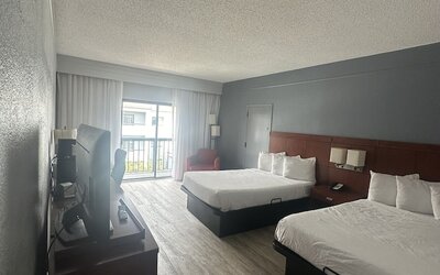 Super 8 by Wyndham Dallas Love Field Airport