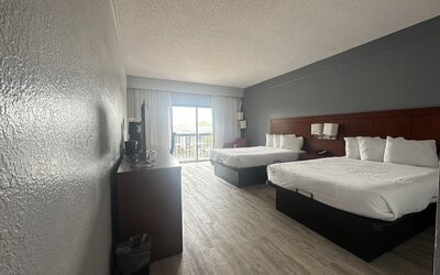 Super 8 by Wyndham Dallas Love Field Airport