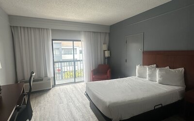 Super 8 by Wyndham Dallas Love Field Airport