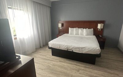 Super 8 by Wyndham Dallas Love Field Airport