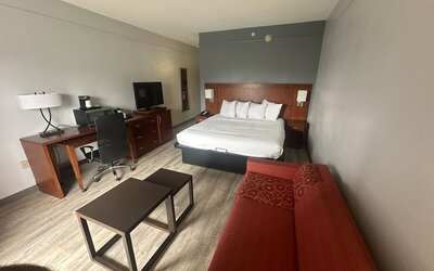 Super 8 by Wyndham Dallas Love Field Airport