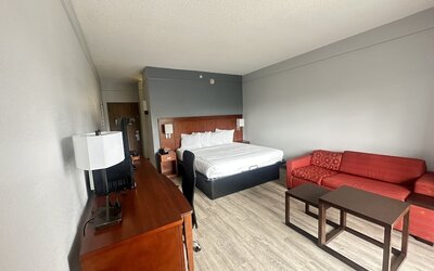 Super 8 by Wyndham Dallas Love Field Airport