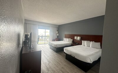Super 8 by Wyndham Dallas Love Field Airport
