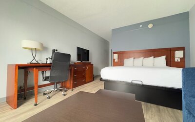 Super 8 by Wyndham Dallas Love Field Airport