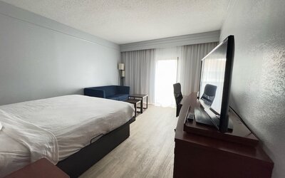 Super 8 by Wyndham Dallas Love Field Airport