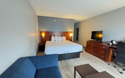 Super 8 by Wyndham Dallas Love Field Airport