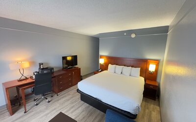 Super 8 by Wyndham Dallas Love Field Airport