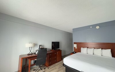 Super 8 by Wyndham Dallas Love Field Airport