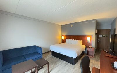 Super 8 by Wyndham Dallas Love Field Airport