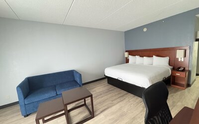 Super 8 by Wyndham Dallas Love Field Airport