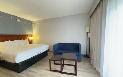 Super 8 by Wyndham Dallas Love Field Airport