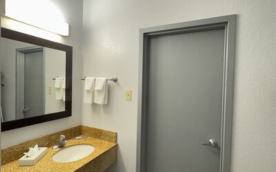 Super 8 by Wyndham Dallas Love Field Airport