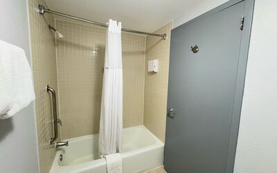 Super 8 by Wyndham Dallas Love Field Airport