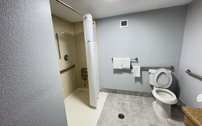 Super 8 by Wyndham Dallas Love Field Airport