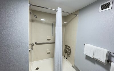 Super 8 by Wyndham Dallas Love Field Airport