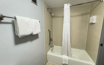 Super 8 by Wyndham Dallas Love Field Airport