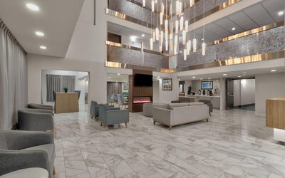 La Quinta Inn & Suites by Wyndham Dallas I-35 Walnut Hill Ln