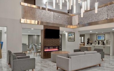 La Quinta Inn & Suites by Wyndham Dallas I-35 Walnut Hill Ln