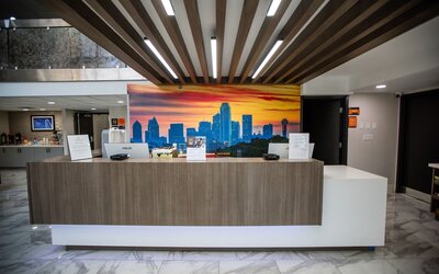 La Quinta Inn & Suites by Wyndham Dallas I-35 Walnut Hill Ln