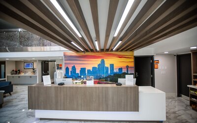 La Quinta Inn & Suites by Wyndham Dallas I-35 Walnut Hill Ln