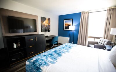 La Quinta Inn & Suites by Wyndham Dallas I-35 Walnut Hill Ln