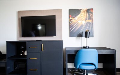 La Quinta Inn & Suites by Wyndham Dallas I-35 Walnut Hill Ln