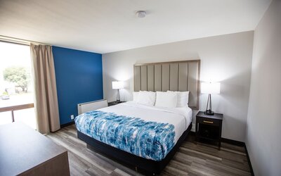 La Quinta Inn & Suites by Wyndham Dallas I-35 Walnut Hill Ln