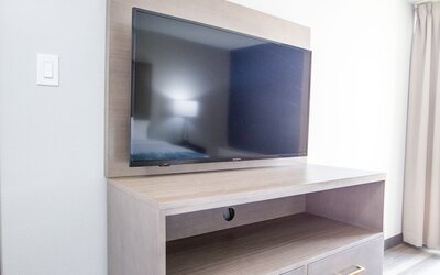 La Quinta Inn & Suites by Wyndham Dallas I-35 Walnut Hill Ln