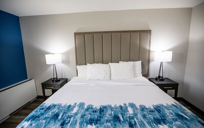 La Quinta Inn & Suites by Wyndham Dallas I-35 Walnut Hill Ln