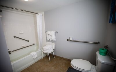 La Quinta Inn & Suites by Wyndham Dallas I-35 Walnut Hill Ln