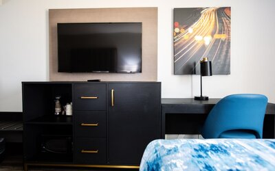 La Quinta Inn & Suites by Wyndham Dallas I-35 Walnut Hill Ln